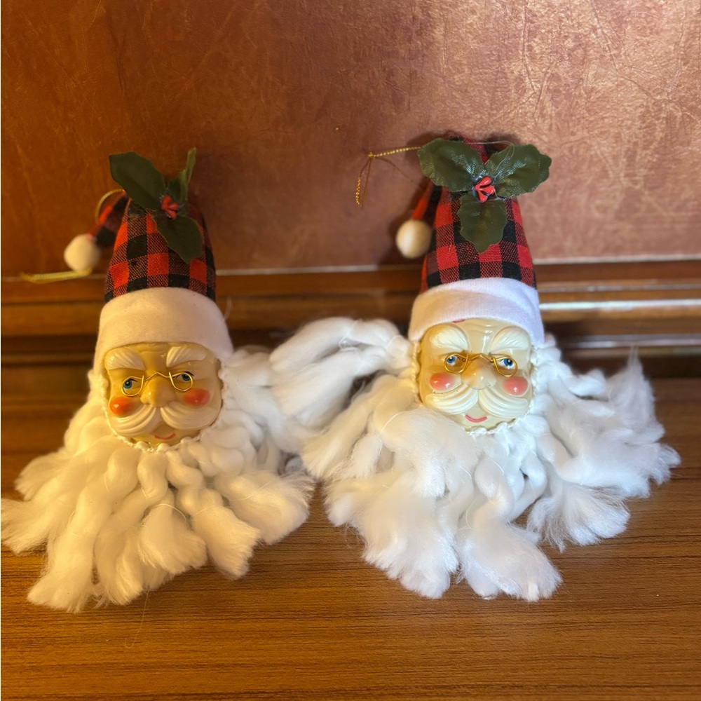 Set Of 2 Santa Claus Ornament ~ Merry By Christmas House Plaid Hat With Holly-8”